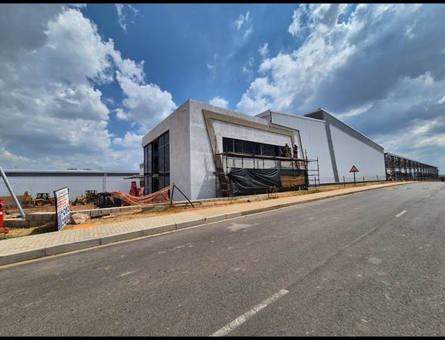 3,107M² WAREHOUSE TO LET IN AIRPORT PARK