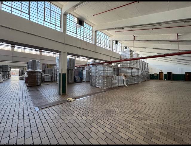 3,650M² WAREHOUSE TO LET IN LONGDALE