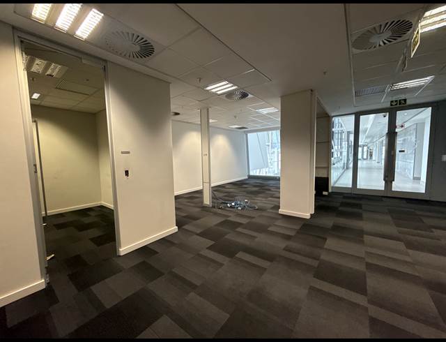 1,742M² OFFICE TO LET IN SANDTON CENTRAL