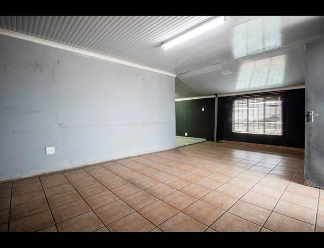 1,500M² INDUSTRIAL YARD TO LET IN COMMERCIA