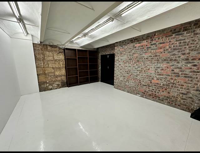 152M² OFFICE TO LET IN WOODSTOCK