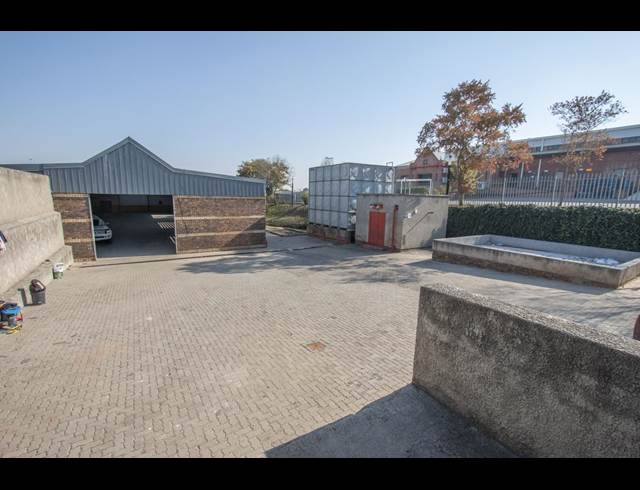 3,945M² WAREHOUSE TO LET IN HALFWAY HOUSE