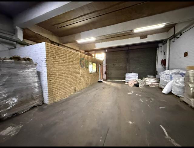 380M² WAREHOUSE TO LET IN INDUSTRIA WEST