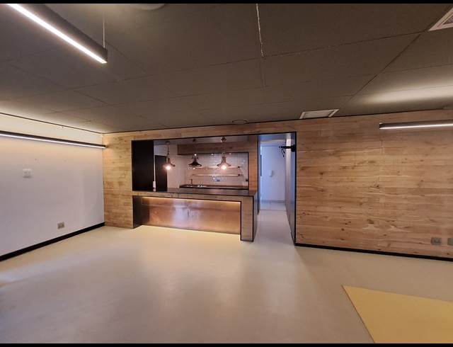 345M² OFFICE TO LET IN HYDE PARK