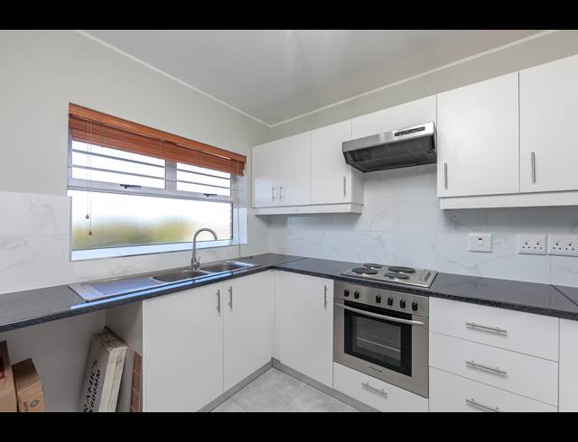 2 BEDROOM SECTIONAL TITLE RENTED IN WYNBERG UPPER