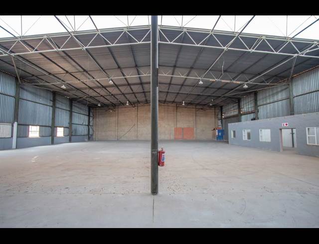 1,545M² WAREHOUSE TO LET IN HALFWAY HOUSE