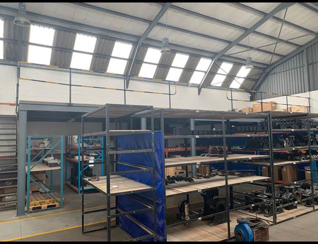 330M² WAREHOUSE TO LET IN STIKLAND INDUSTRIAL