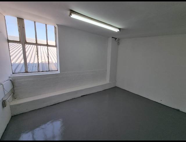 155M² WAREHOUSE TO LET IN STEELEDALE