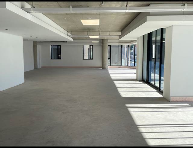 881M² OFFICE RENTED IN CLAREMONT