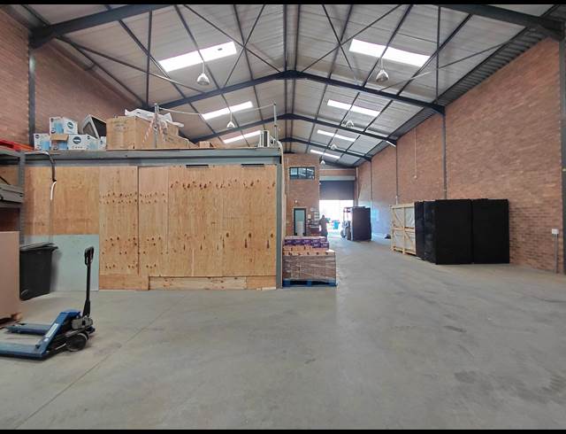500M² WAREHOUSE TO LET IN POMONA
