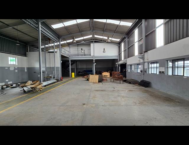 800M² WAREHOUSE TO LET IN EASTLEIGH