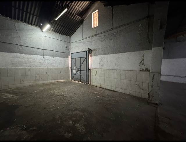 750M² WAREHOUSE TO LET IN CROWN