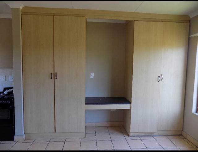 1 BEDROOM PROPERTY TO RENT IN DIE BULT