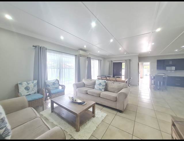 3 BEDROOM DUET TO LET IN BIRDSWOOD
