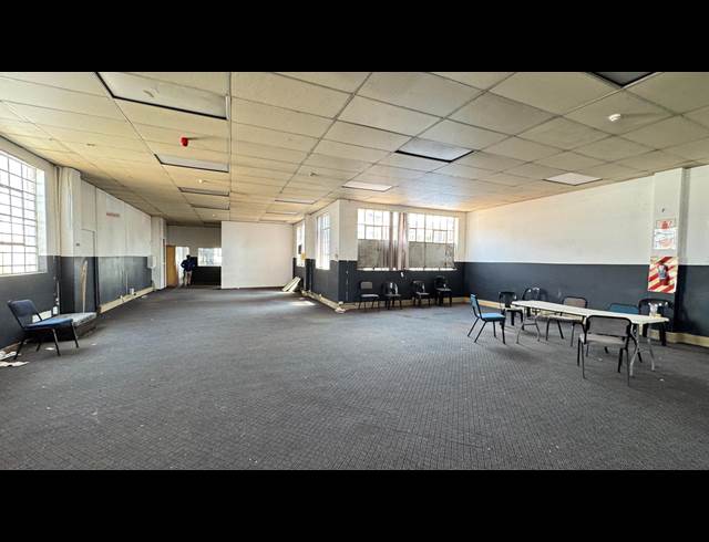 250M² WAREHOUSE TO LET IN VILLAGE MAIN
