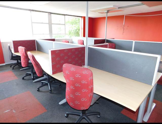 856M² OFFICE TO LET IN FERNDALE