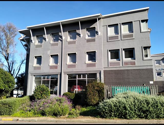 422M² BUSINESS CENTRE TO LET IN ROSENPARK