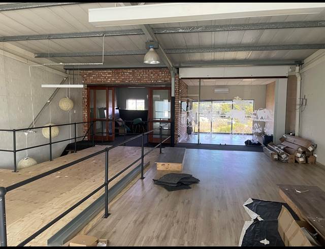 300M² WAREHOUSE TO LET IN BROOKLYN