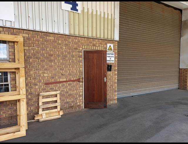 864M² WAREHOUSE TO LET IN POMONA
