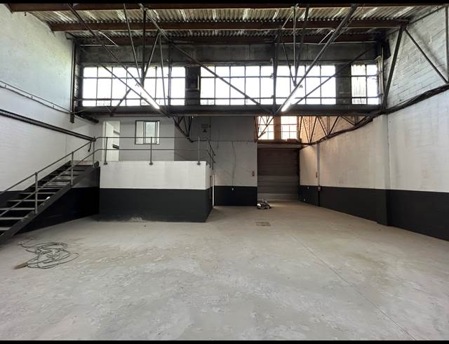 360M² WAREHOUSE TO LET IN EPPING INDUSTRIAL