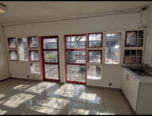 133M² OFFICE TO LET IN VALHALLA