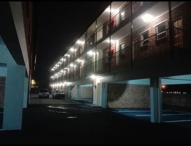 2 bed property to rent in KEMPTON PARK