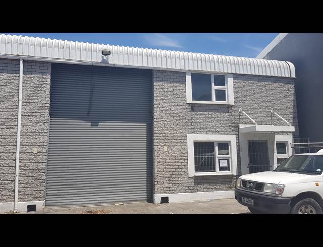 240M² FACTORY RENTED IN SAXENBURG PARK 1