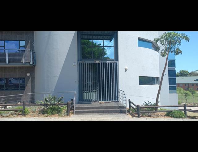 1,820M² BUSINESS TO LET IN LASER PARK