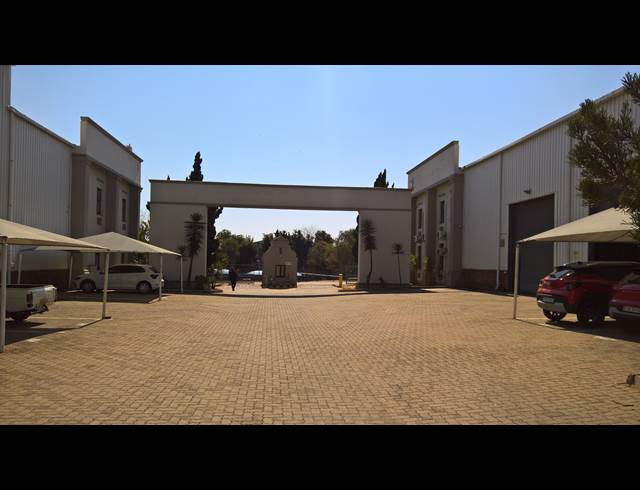 1,560M² WAREHOUSE TO LET IN RANDJESPARK