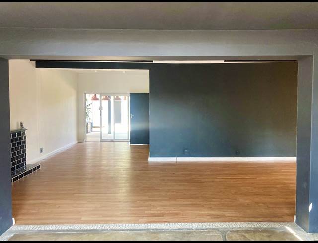 220M² OFFICE TO LET IN EMMARENTIA