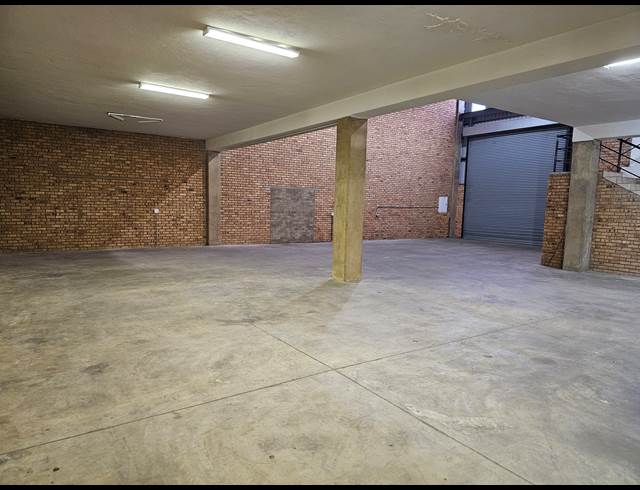 404M² MINI FACTORY TO LET IN LANSERIA