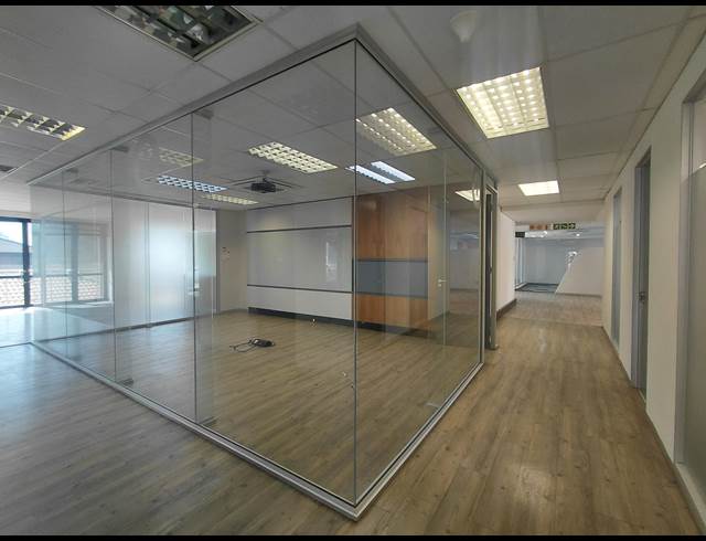 299M² OFFICE TO LET IN BRYANSTON