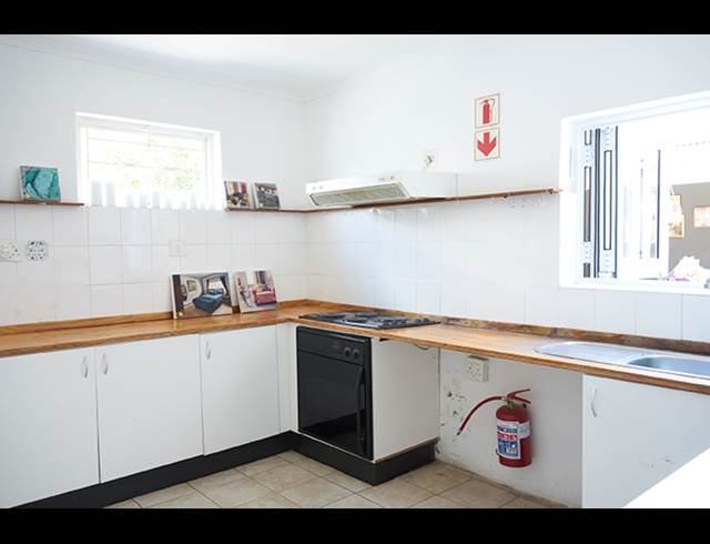 333M² BUILDING TO LET IN GARDENS