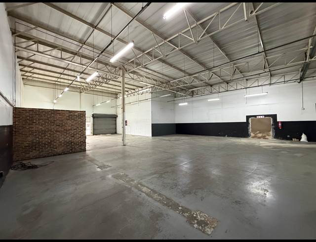 560M² WAREHOUSE TO LET IN HALFWAY HOUSE