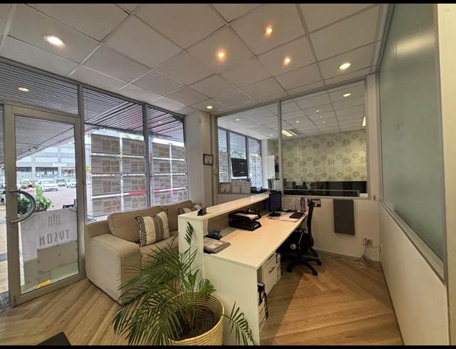 124M² BUSINESS CENTRE TO LET IN UMHLANGA CENTRAL