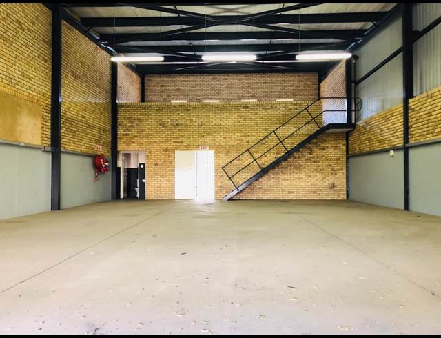 250M² WAREHOUSE TO LET IN CHAMDOR