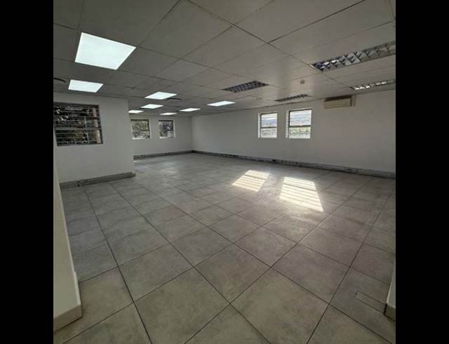 3,356M² OFFICE TO LET IN HALFWAY GARDENS
