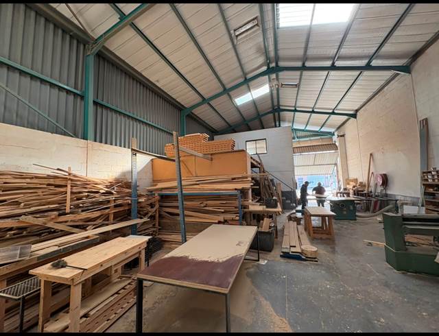 217M² WAREHOUSE TO LET IN GANTS PLAZA