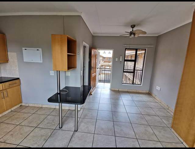 1 BEDROOM PROPERTY TO RENT IN DIE BULT