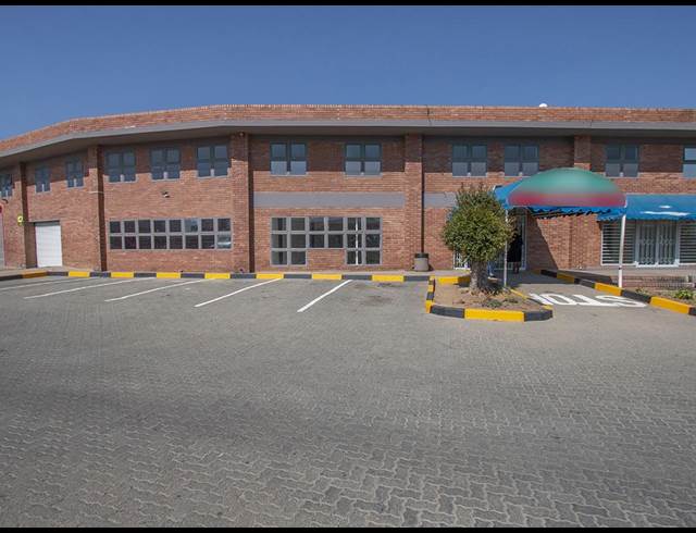 1,161M² WAREHOUSE TO LET IN FONTAINEBLEAU