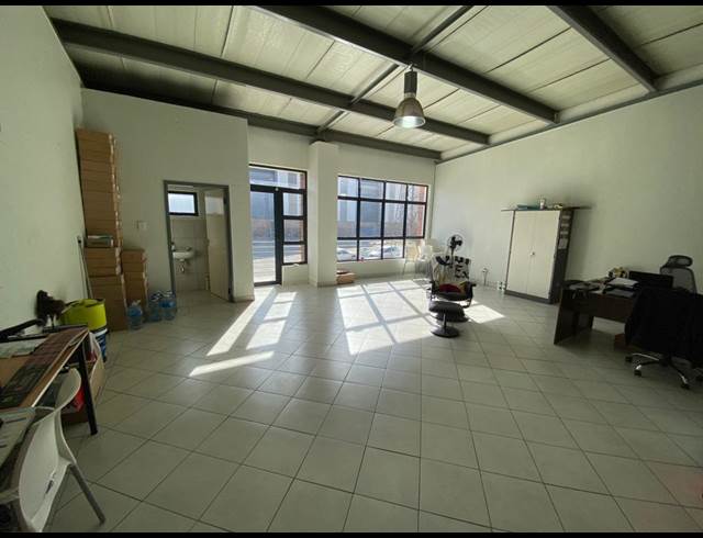 190M² WAREHOUSE TO LET IN TUNNEY