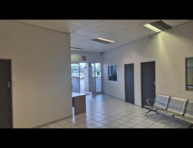 182M² RETAIL TO LET IN RIVERSIDE PARK