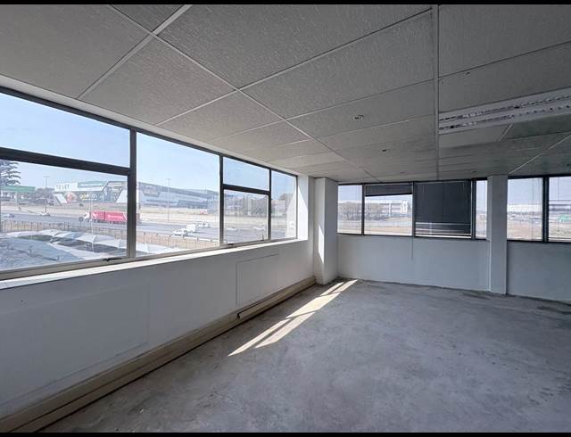 5,600M² OFFICE TO LET IN VORNA VALLEY