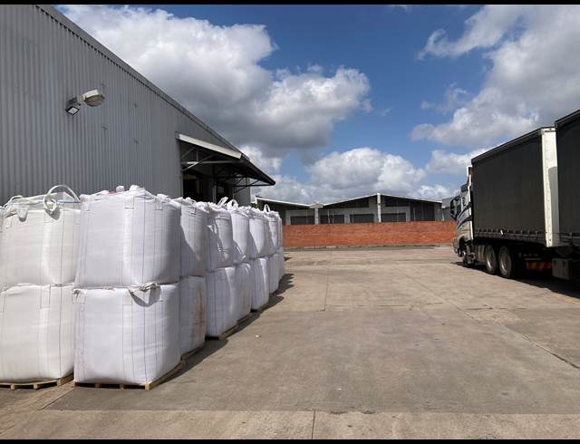 1,639M² WAREHOUSE TO LET IN NEW GERMANY