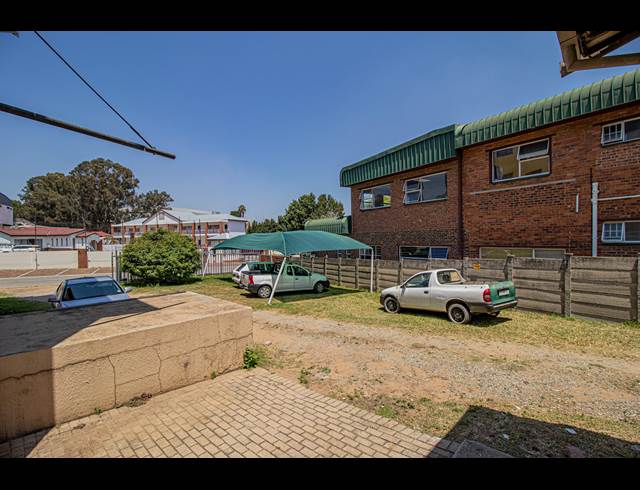 250M² BUILDING TO LET IN HALFWAY HOUSE