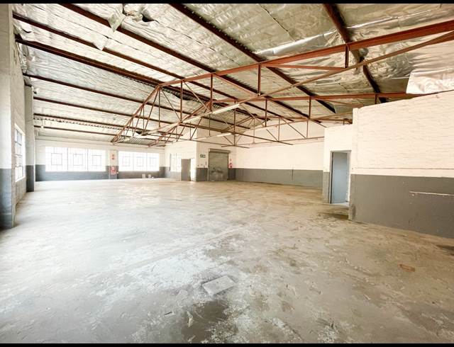 330M² WAREHOUSE TO LET IN NEW GERMANY
