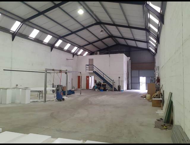 1,080M² WAREHOUSE TO LET IN KILLARNEY GARDENS