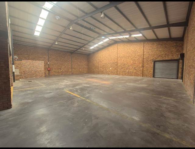 630M² WAREHOUSE TO LET IN BRENTWOOD PARK