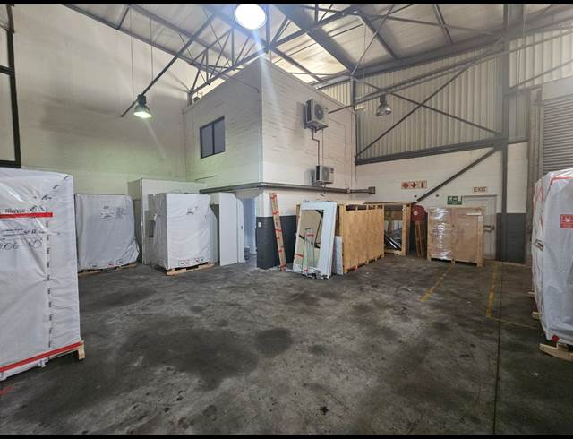 329M² WAREHOUSE TO LET IN MALL INTERCHANGE