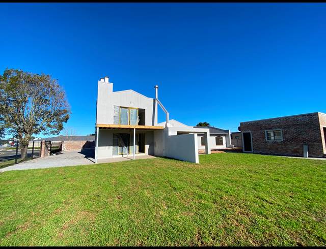 4 BEDROOM HOUSE TO LET IN GEORGE SOUTH
